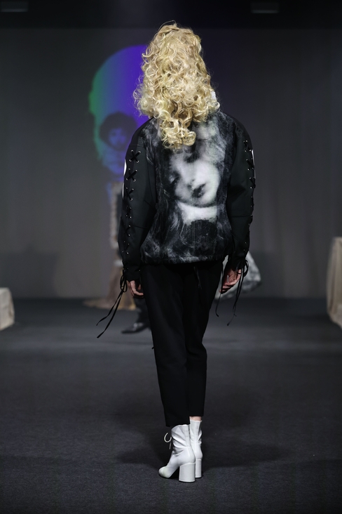 Look 10