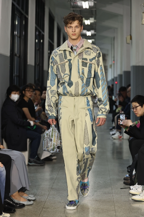 Look 3