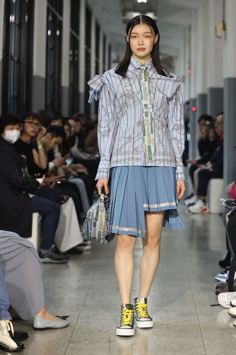 Look 10