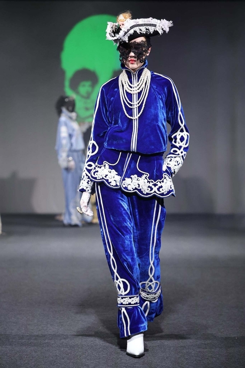 Look 8