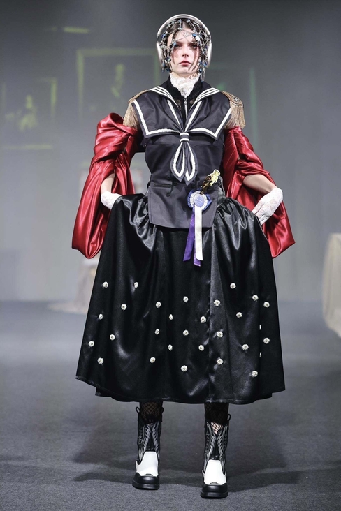 Look 10