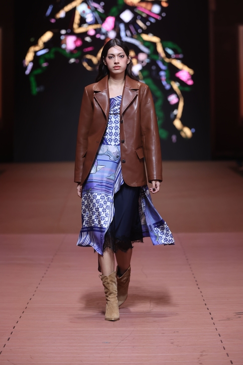 Look 3