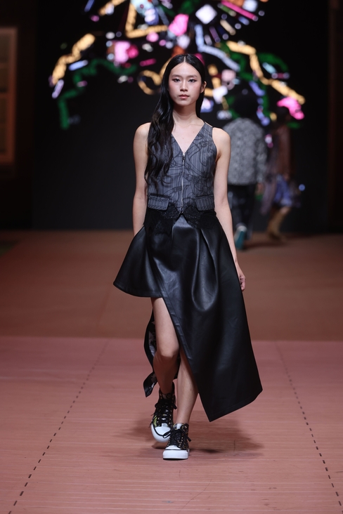 Look 9