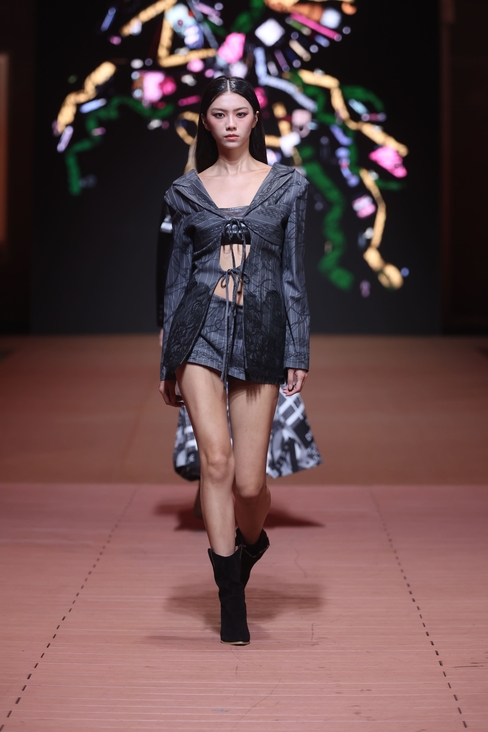 Look 12