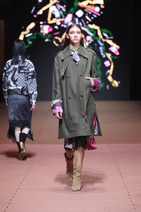 Look 15