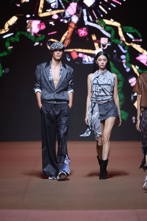 Look 25