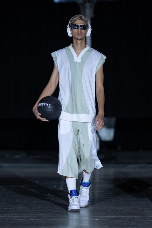 Look 16