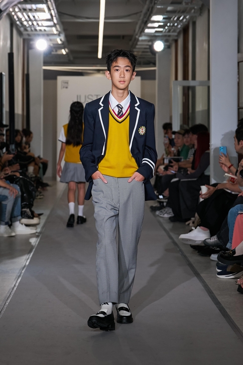 Look 10