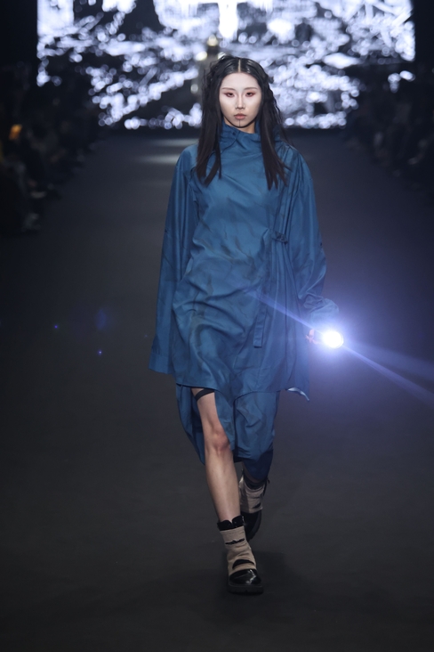 Look 3