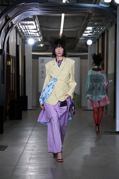Look 16