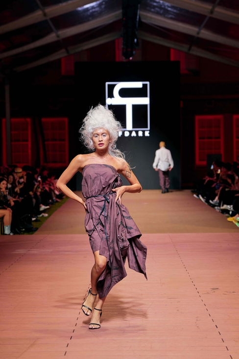 Look 7