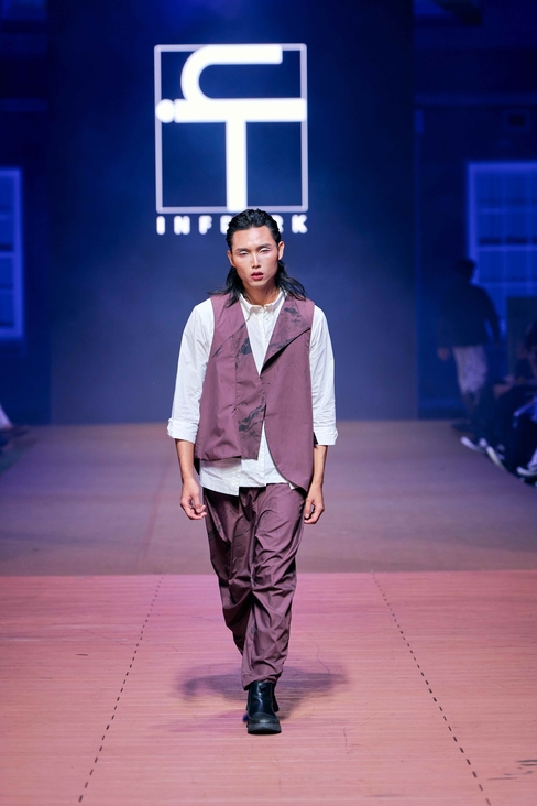 Look 10