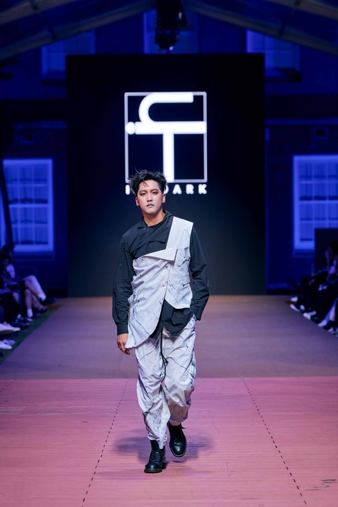 Look 19