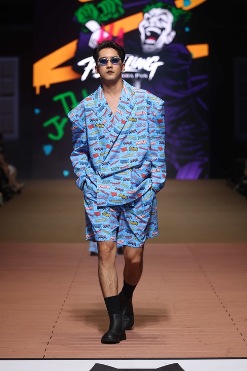 Look 8