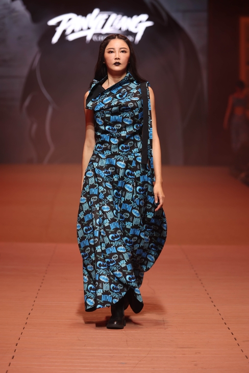 Look 10