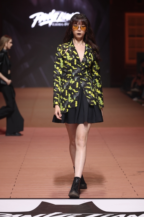 Look 16