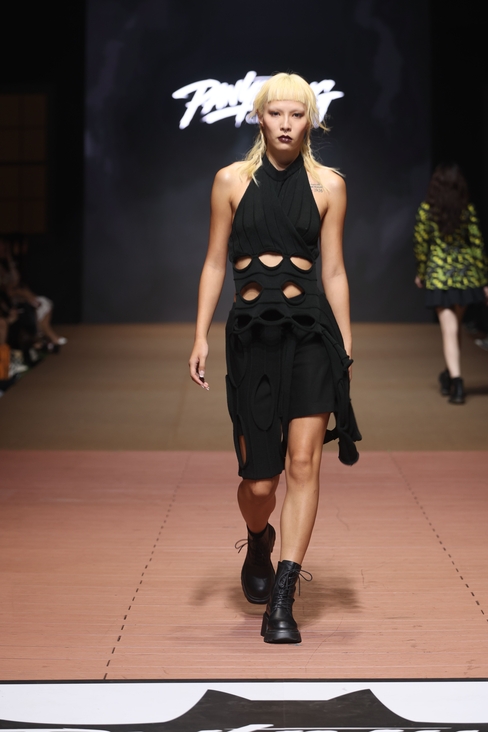Look 18