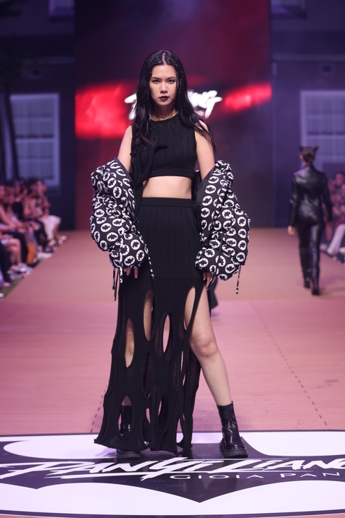 Look 32