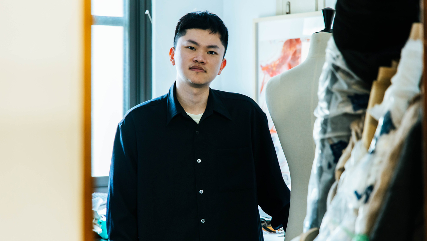Holding everyday time and space, telling stories through material and structure: TANGTSUNGCHIEN imbues clothing with understated tension, constructing protective armor for the inner self.